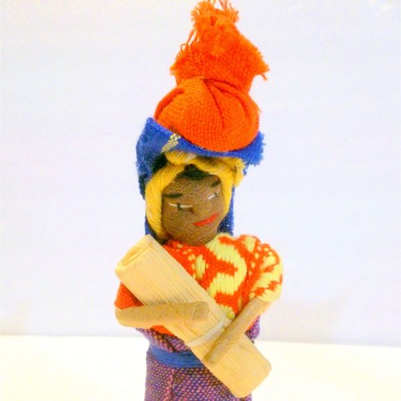 Vintage Hand Made Guatemalan Souvenir Doll - Picture 5 of 5